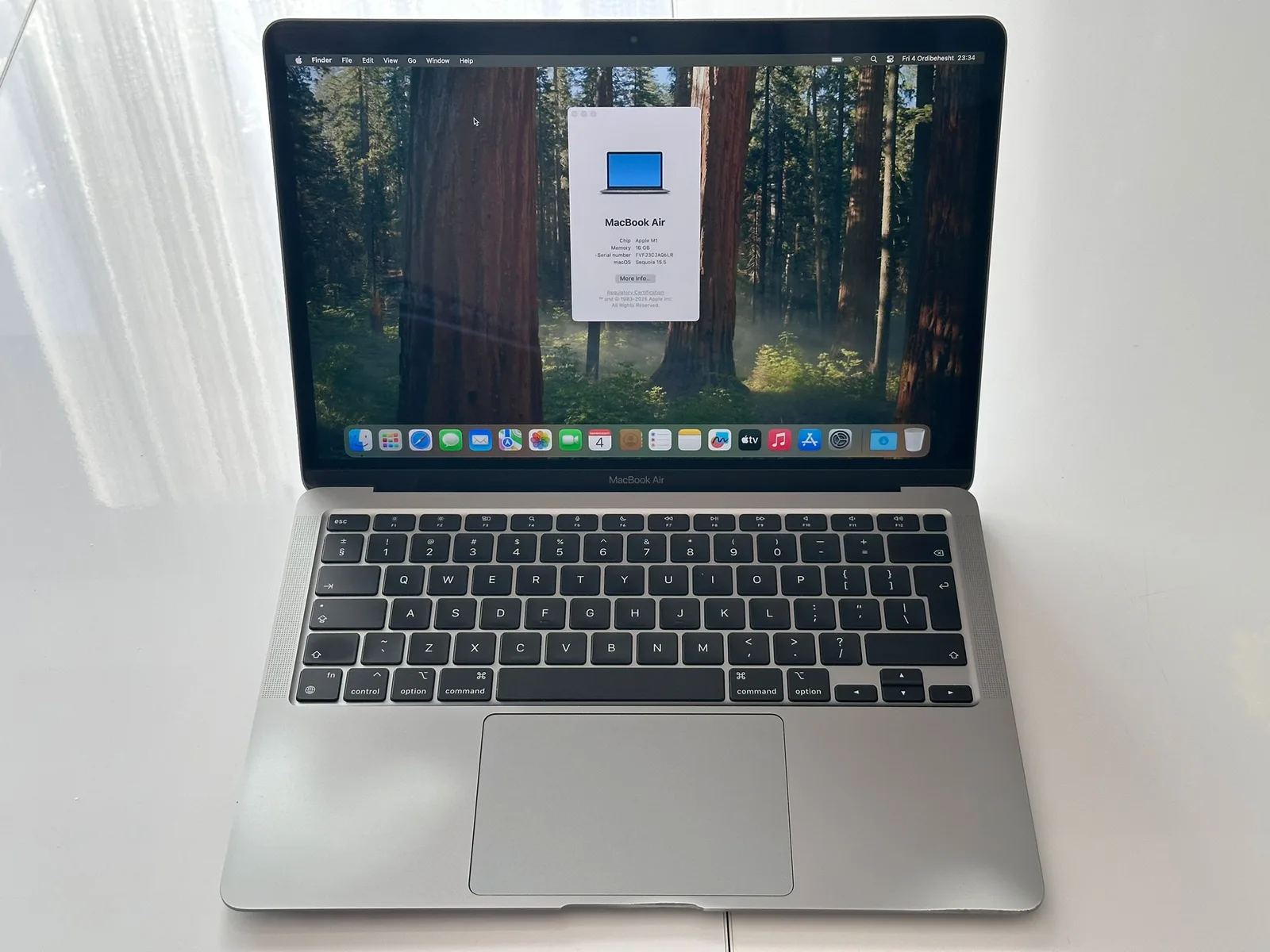 MacBook Air 13 (2020)