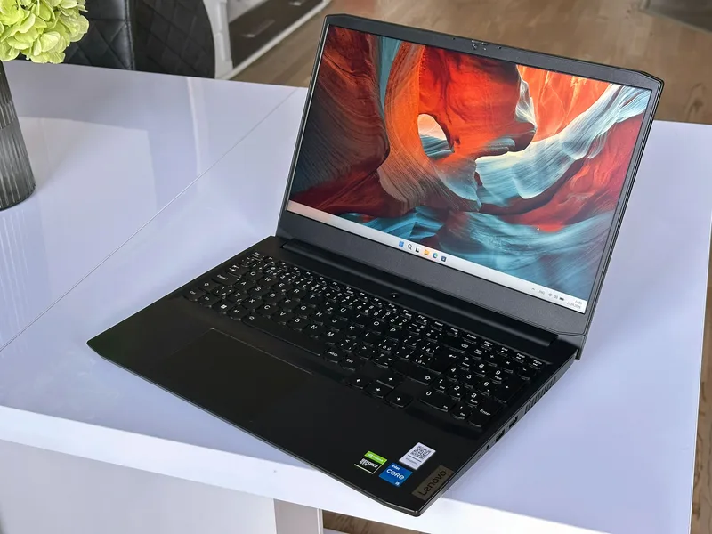Lenovo IdeaPad Gaming 3 15IHU6 (82K101BRCK)