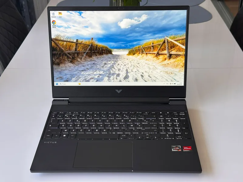 HP Victus Gaming Laptop 15-fb2032nf (AM1R9EA)