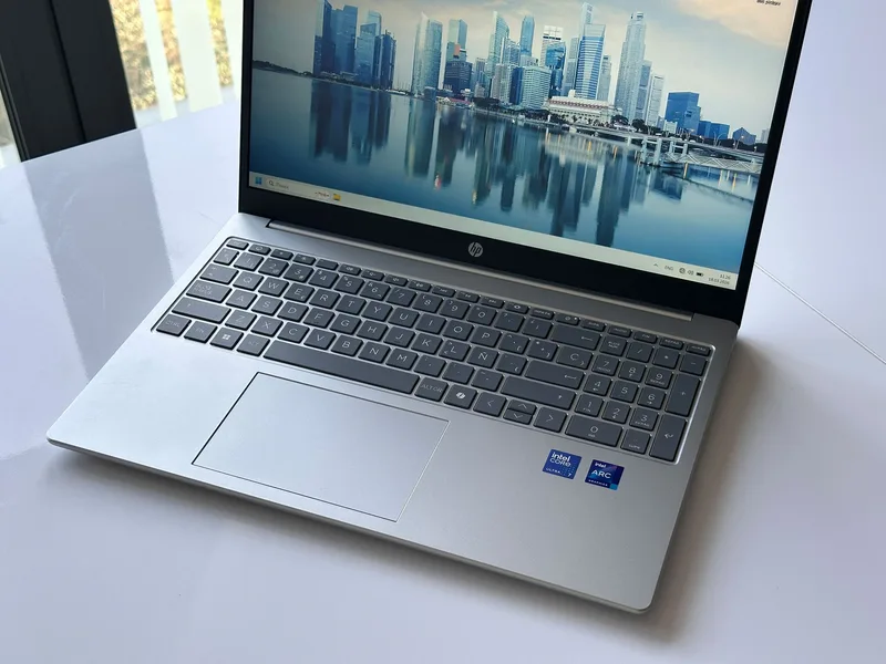 HP Laptop 15-fd1017ns (BE3W9EA)